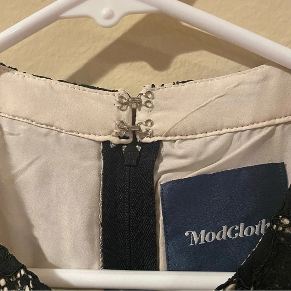 NWT ModCloth A Night Like This Black White Lace Halter Formal Maxi Dress Size 8 - Picture 9 of 15